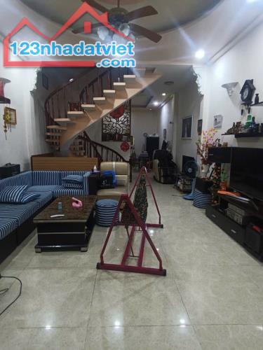 Bán nhà mặt phố Q.9, 77m², 7.4 tỷ, 3PN, sổ hồng - 1