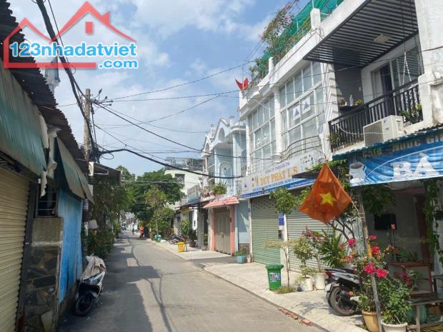 🆘Nhà cấp 4 Lê Lợi P4 Gò Vấp còn mới vào ở ngay diện tích 4* 15,2  Công nhận 72m2 
🏫Gần