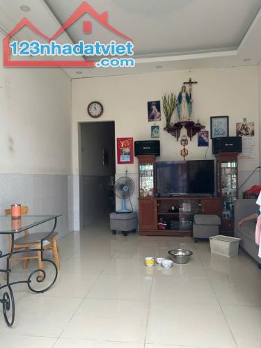 🆘Nhà cấp 4 Lê Lợi P4 Gò Vấp còn mới vào ở ngay diện tích 4* 15,2  Công nhận 72m2 
🏫Gần - 1
