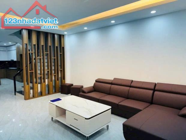 BÁN NHÀ ĐẸP PHỐ TƯ ĐÌNH -38M2- 4NGỦ- GẦN PHỐ -DÂN TRÍ CAO CHỈ 6TỶ

-