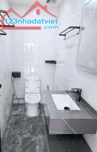 BÁN NHÀ ĐẸP PHỐ TƯ ĐÌNH -38M2- 4NGỦ- GẦN PHỐ -DÂN TRÍ CAO CHỈ 6TỶ

- - 4