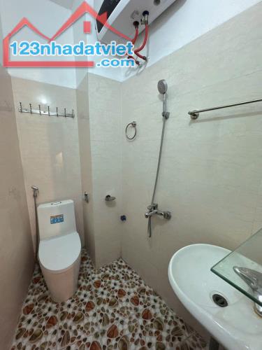 DÂN XÂY HIẾM -BÁN GẤP NHÀ PHỐ TRẠM 40M- Ô TÔ - FULL NỘI THẤT 6.X TỶ - 3