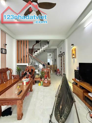 🌺NHÀ MẶT TIỀN 3 TẦNG đường THẠNH LỘC 15, phường THẠNH LỘC,Q12,dt 160m2(4mx40m)💵6tỷ ✍️NHÀ - 4