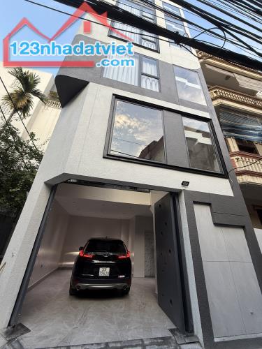 Siêu phẩm chân dài 2 mặt thoáng đường ô tô vào nhà ngõ Phố Bồ Đề DT 42m2 . Giá 14.8 tỷ