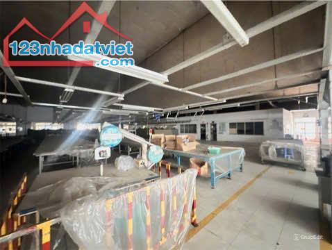 Cho thuê nhà xưởng 1ha góc 2 mặt tiền Khu Công Nghiệp Bình Dương, giá thuê 900tr/tháng.