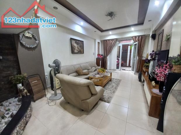 Nhà 5 tầng mới cứng ở liền - HXH Ba Vân, Khu Bàu Cát - DT: 4.1 x 17m, vuông vức, giá: 10.5