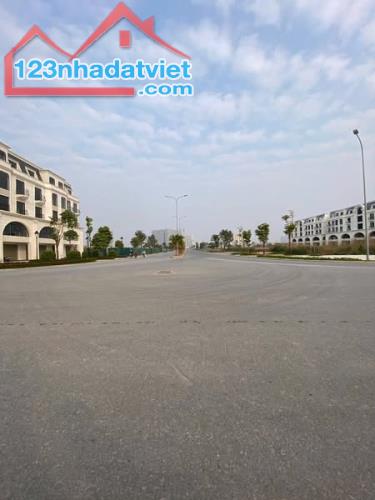 Bán nhà LÔ GÓC Lai Xá, Kim Chung, Hoài Đức. Ngõ thông tứ tung, ô tô, kinh doanh. 38m2, 4 - 1