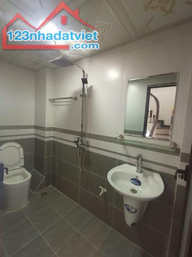 Nhà 4 tầng-3,x tỷ-4pn. Gần Chợ, Trường học. Cách Đại Lộ THăng LOng khoảng 5p - 3