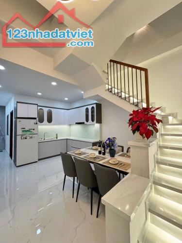 CHỈ NHỈNH 6 TỶ- NHÀ 2 TẦNG 73M2, XE HƠI NGỦ TRONG NHÀ-TRUNG TÂM QUẬN12-GẦN METRO. - 1