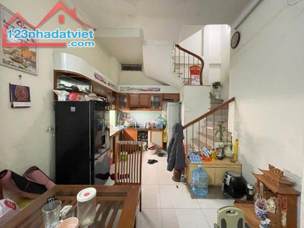 Bán nhà Chợ Khâm Thiên, 35m2, 4 tầng - Gần ô tô, trung tâm quận Đống Đa, 7.3 tỷ - 2