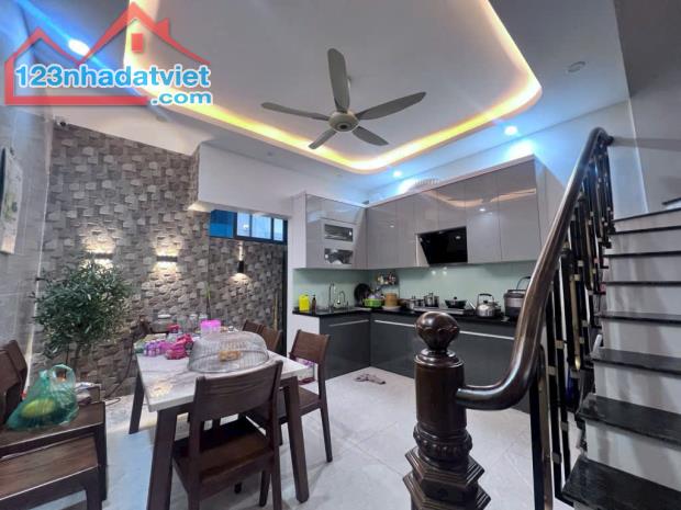 NHÀ SIÊU ĐẸP NGUYỄN VĂN CỪ - LÝ SƠN -LONG BIÊN - Ở NGAY - 2