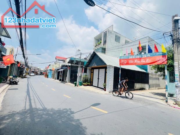 Bán 2 Dãy Trọ 10 Phòng P. Tân Phong, sát KDC Quân Đoàn 4, gần Chợ Cây Xăng 26 vào 200M - 2