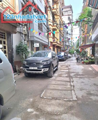 Nhà phố Thụy Khuê Lạc Long Quân. Ngõ thông tứ tung cần bán gấp