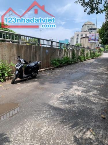 BÁN NHÀ RIÊNG ĐƯỜNG XUÂN DIỆU - MẶT NGÕ Ô TÔ ĐI - DIỆN TÍCH 90M2 - GIÁ 33 TỶ - 2