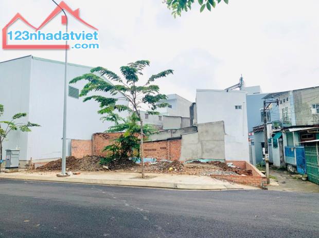 Bán Lô Đất (Ngang 8,6M x 9,7M) Mặt Tiền đối diện Trường Tiểu Học Tân Tiến, gần VinCom BH