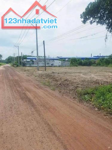 Cần bán mảnh vườn 1000m2 Chỉ 350 triệu gần cty xí nghiệp và cách đường đt 753 có 20m