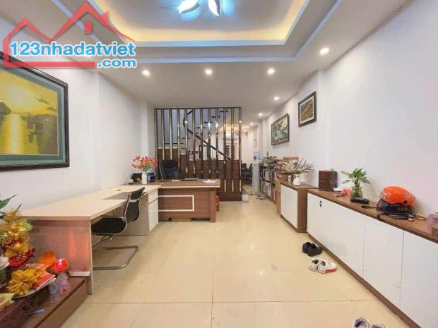 🔥🔥10 TỶ SỞ HỮU NHÀ THẠCH BÀN-48m2- GARA Ô TÔ - THANG MÁY - FULL NỘI THẤT- NGÕ THÔNG -KIN