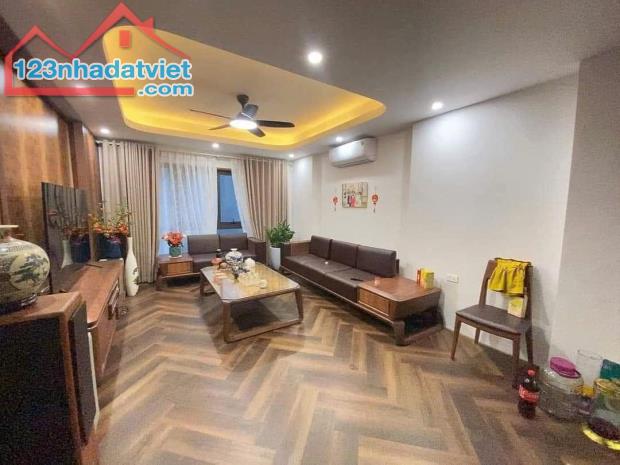 🔥🔥10 TỶ SỞ HỮU NHÀ THẠCH BÀN-48m2- GARA Ô TÔ - THANG MÁY - FULL NỘI THẤT- NGÕ THÔNG -KIN - 3