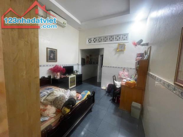 Bán nhà 1 sẹc Tô Ký Trung Chánh, DTx 70 m2 .Giá chỉ  3.3 tỷ (TL)