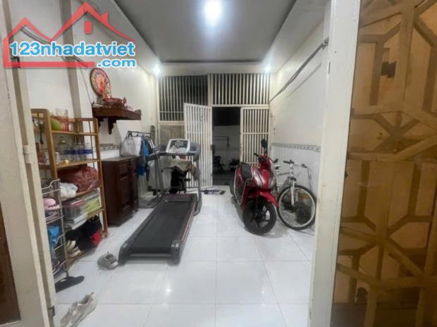Bán nhà 1 sẹc Tô Ký Trung Chánh, DTx 70 m2 .Giá chỉ  3.3 tỷ (TL) - 1