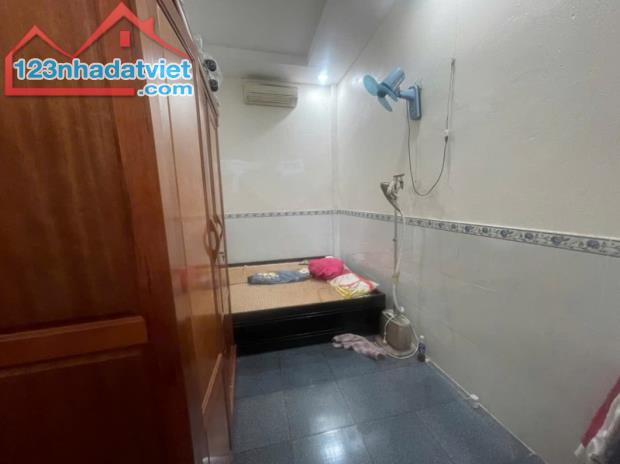 Bán nhà 1 sẹc Tô Ký Trung Chánh, DTx 70 m2 .Giá chỉ  3.3 tỷ (TL) - 3