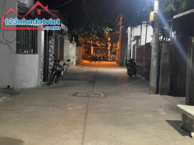 Bán nhà 1 sẹc Tô Ký Trung Chánh, DTx 70 m2 .Giá chỉ  3.3 tỷ (TL) - 4