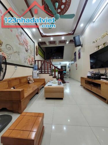 🔥🔥10 TỶ SỞ HỮU NHÀ  CỔ LINH-50m2- GARA Ô TÔ - THANG MÁY - FULL NỘI THẤT- NGÕ THÔNG -KINH