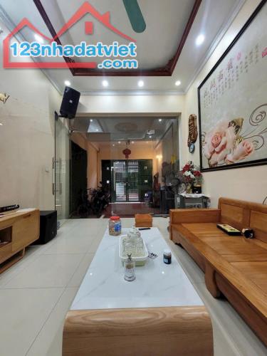 🔥🔥10 TỶ SỞ HỮU NHÀ  CỔ LINH-50m2- GARA Ô TÔ - THANG MÁY - FULL NỘI THẤT- NGÕ THÔNG -KINH - 1