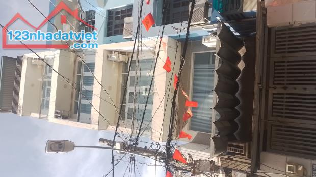 Bán nhà mặt tiền hẻm ô tô, 4x11, 5 tầng Thống Nhất Gò Vấp. Giá 8.6 tỷ