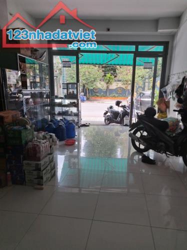 Bán nhà 3 Tầng MẶT TIỀN kinh doanh Hai Bà Trưng khu vực kinh doanh sầm uất