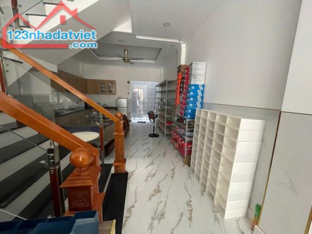 Bán nhà 3 Tầng MẶT TIỀN kinh doanh Hai Bà Trưng khu vực kinh doanh sầm uất - 2