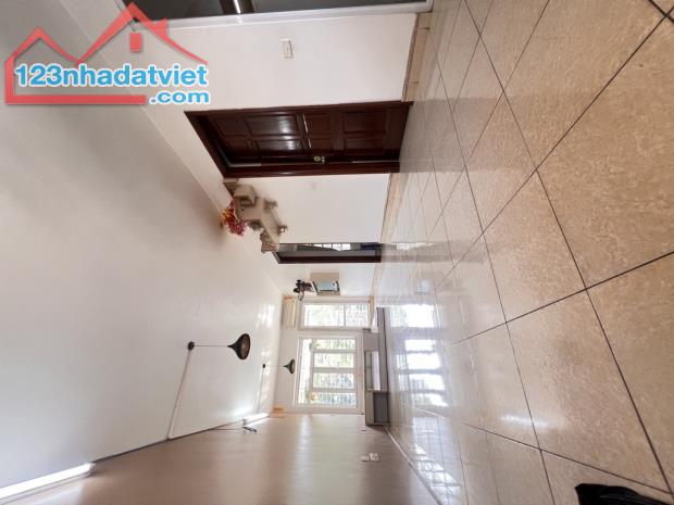 Bán Căn Hộ Nguyễn Văn Cừ, Long Biên 45m2, chỉ 3,25 tỷ