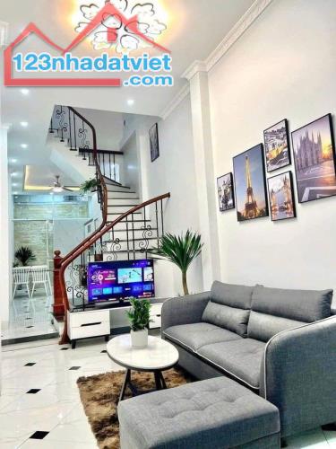 Siêu phẩm nhà Khương Trung, Thanh Xuân, 42m2, 3 tầng, 3 ngủ chỉ 5,8 tỷ