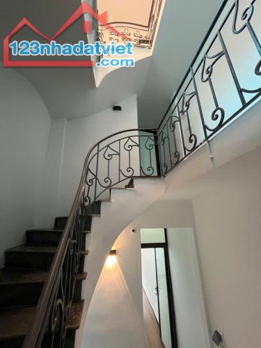 TRƯƠNG ĐỊNH-DT38M x 5 TẦNG, QUANH 5 TỶ-Ô TÔ QUA NHÀ- LÔ GÓC-2 THOÁNG-FULL NỘI THẤT