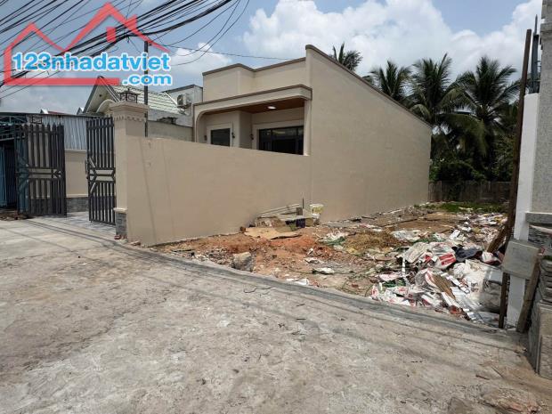 Do chuyển công tác nên bán gấp lô đất 6x24, đường xe hơi, giá rẻ