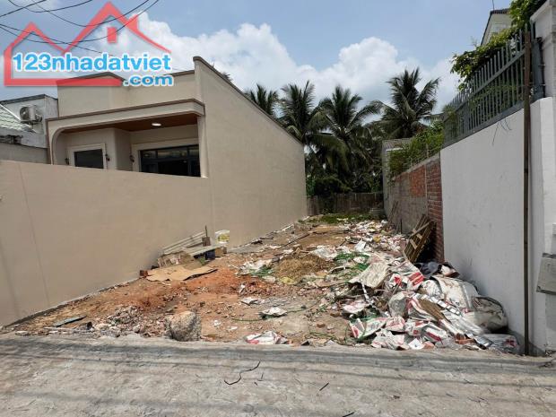 Do chuyển công tác nên bán gấp lô đất 6x24, đường xe hơi, giá rẻ - 1