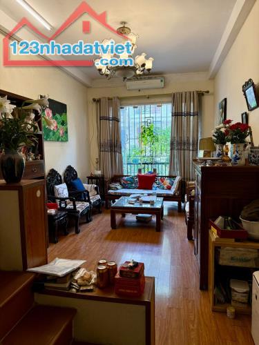 CHỈ 16 TỶ SỞ HỮU NHÀ Ở NGAY, VỊ TRÍ ĐẸP, VỈA HÈ, Ô TÔ TRÁNH, NGÕ THÔNG QUẬN CẦU GIẤY.