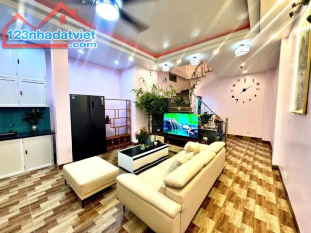 Nhà đẹp Khương Đình – Thanh Xuân – Sát Ngã Tư Sở - Trung tâm Quận - Full nội thất xịn xò