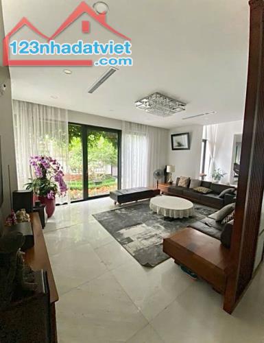 Bán biệt thự lô góc Hoa Sữa Vinhome Riverside Long Biên rộng 600m view sông có bể bơi - 2