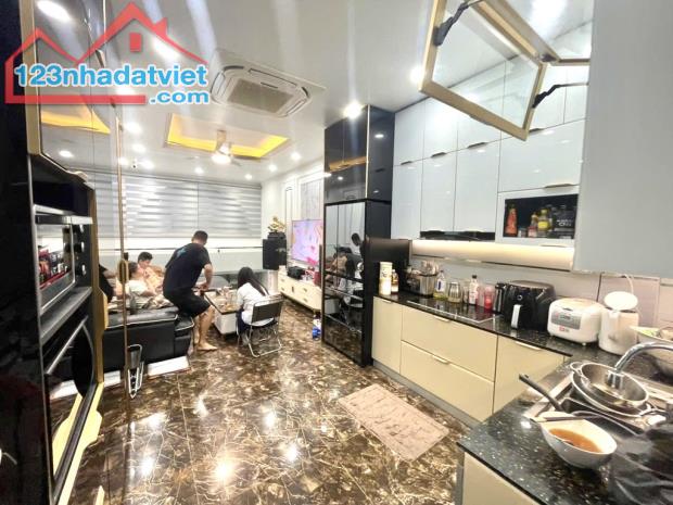 BÁN NHÀ PHÂN LÔ TRẦN ĐẠI NGHĨA – 6 TẦNG THANG MÁY – Ô TÔ ĐỖ CỬA – GIÁ 13 TỶ