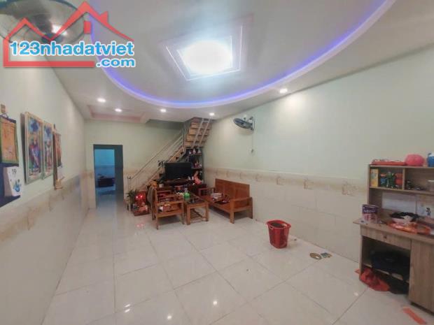 NGỘP NẶNG - NGAY BV THỦ ĐỨC - 2 TẦNG - CHỈ HƠN 3 TỶ