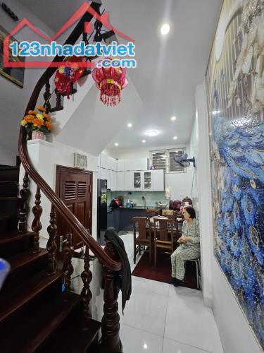 Nhà đẹp Cầu Giấy 40m - 8,x tỷ, dân xây, 2 thoáng trước sau, gần phố, ở ngay. - 3