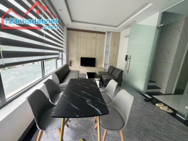 Cho thuê căn hộ 2 p.ngủ Vinhomes Marina, DT: 80m2.