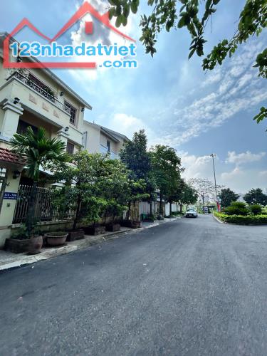 Bán biệt thự khu đô thị Đặng Xá-Gia Lâm, 225m2,4 tầng 2 mặt tiền  view vườn hoa - 1