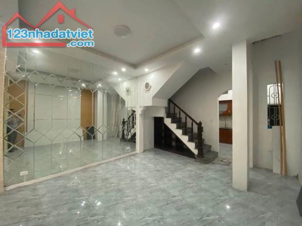 📣 Bán nhà 4 tầng Nguyễn Văn Cừ, Cách ô tô - Hồng Tiến 20m, 55m2, Ko QH, 6 tỷ 2