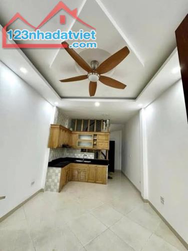 Hàng Hiếm, Bán Nhà Phố Thái Hà 37,5m2 5 Tầng Nhà Mới Gần Phố Giá Chỉ Nhỉnh 8 Tỷ