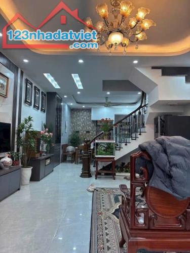 Hót đây! Nh.à đẹp, gi.á rẻ kịck sàn do chủ vỡ... Ở phố Thượng Thanh - 2