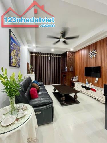 Cần bán gấp siêu phẩm phân lô vỉa hè ô tô tránh, kinh doanh Thụy Phương 42m2, 5T, nhà mới