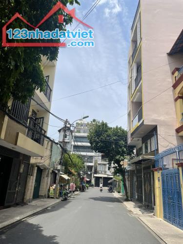NHÀ GẦN METRO BẢY HIỀN - 105M2, NGANG 10M, 4 TẦNG, HẺM XE HƠI THÔNG,CÁCH 1 CĂN RA MẶT TIỀN