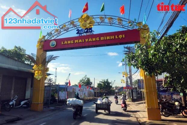 Bán đất mặt tiền thổ cư Bình Chánh, đường Vườn Thơm, 582m2, chỉ 18 triệu/m2.
